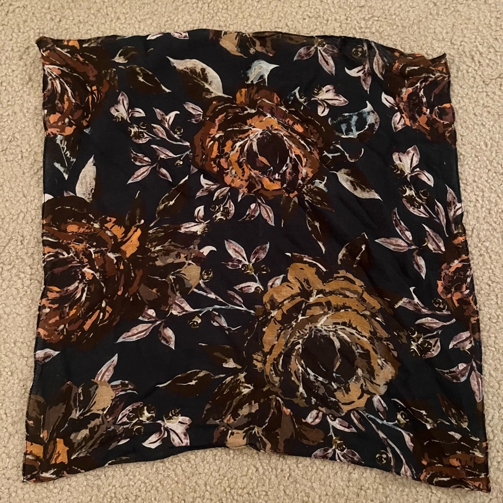 Great Condition Elizabeth Gillett Navy Floral Cotton/Linen Blend Square Scarf